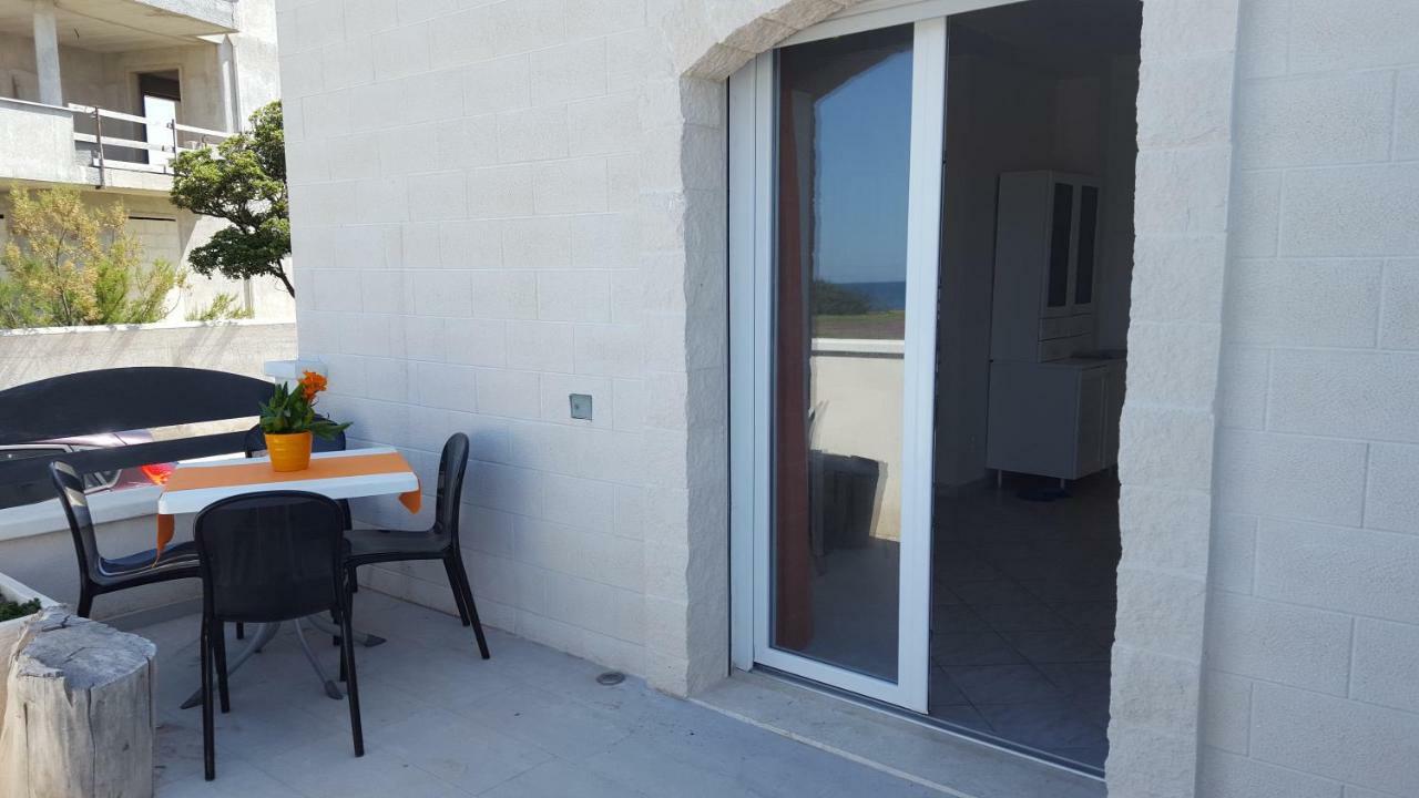 Castle On The Sea Apartment Torre Santa Sabina Exterior photo